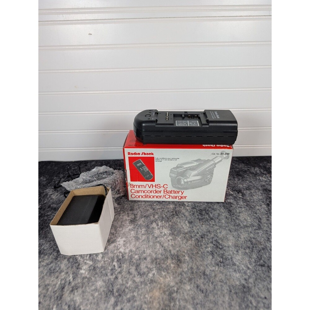 Radio Shack 8mm/VHS C Camcorder Battery Conditioner/Charger 23-248 NOB 6v